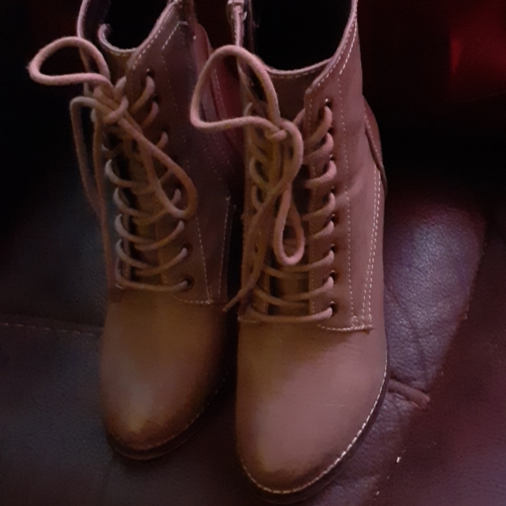 gray boots - Picture 2 of 2